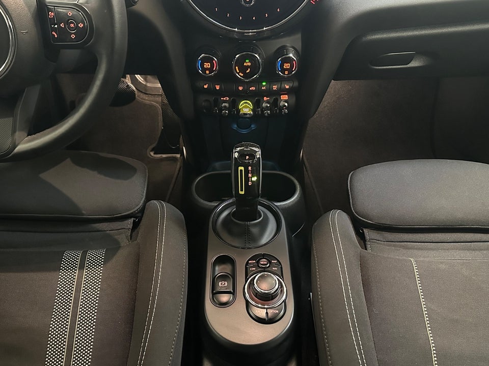 MINI Cooper SE Essential 3d