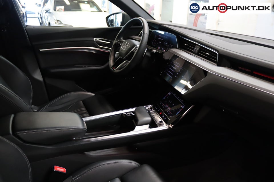 Audi Q8 e-tron 55 S-line quattro 5d