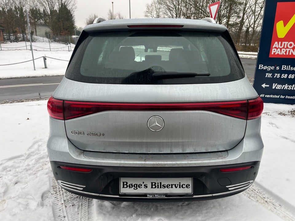 Mercedes EQB250+ Progressive 5d