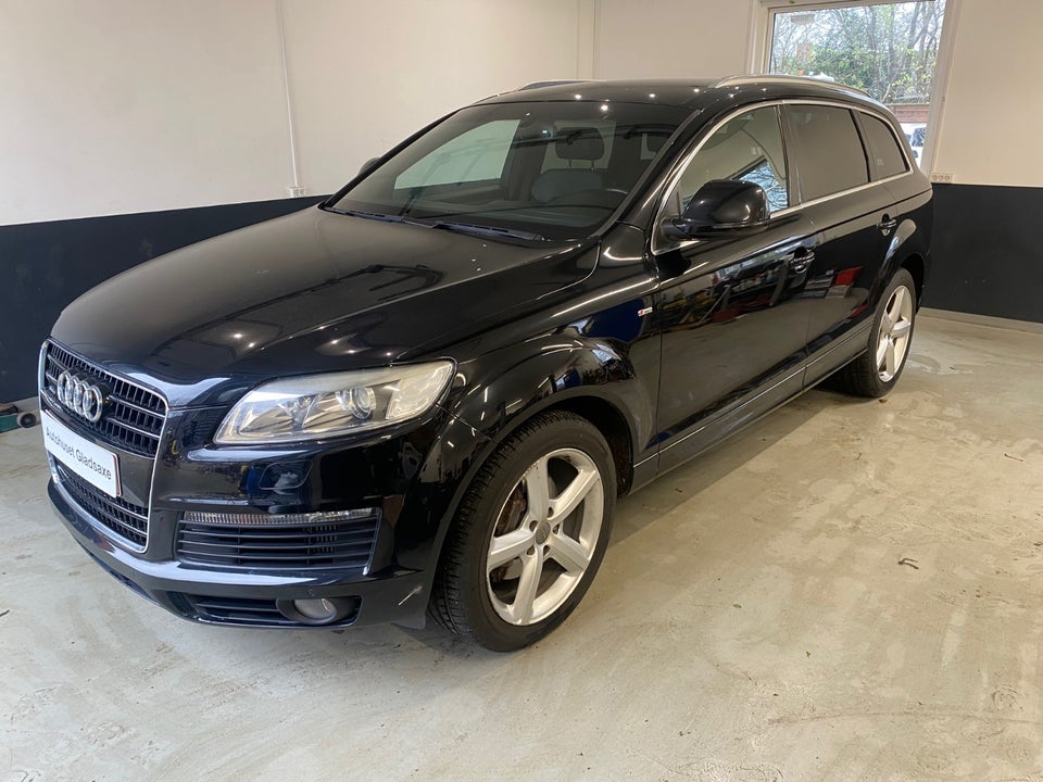 Audi Q7 3,0 TDi S-line quattro Tiptr. 7prs 5d