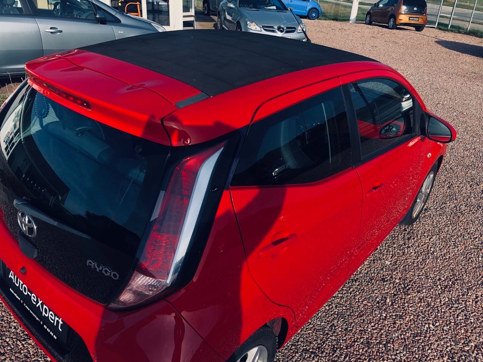 Toyota Aygo 1,0 VVT-i x-wave Sky 5d