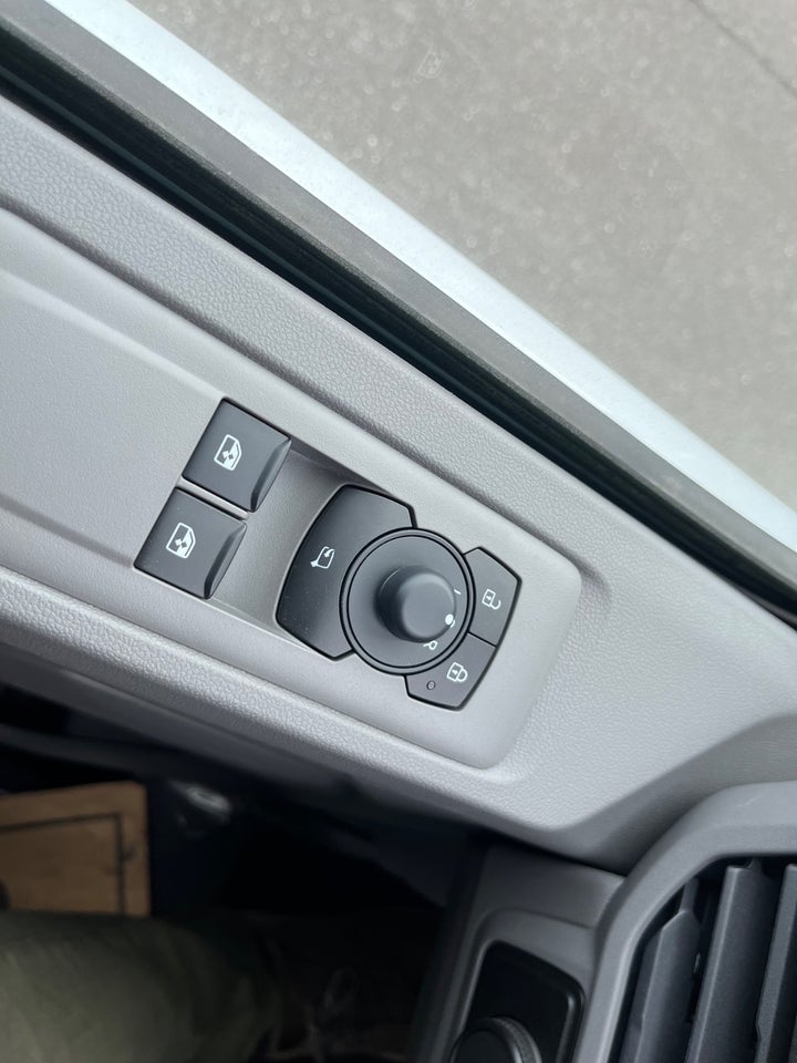 VW Transporter 2,0 TDi 170 Comfort Kassevogn aut. LWB