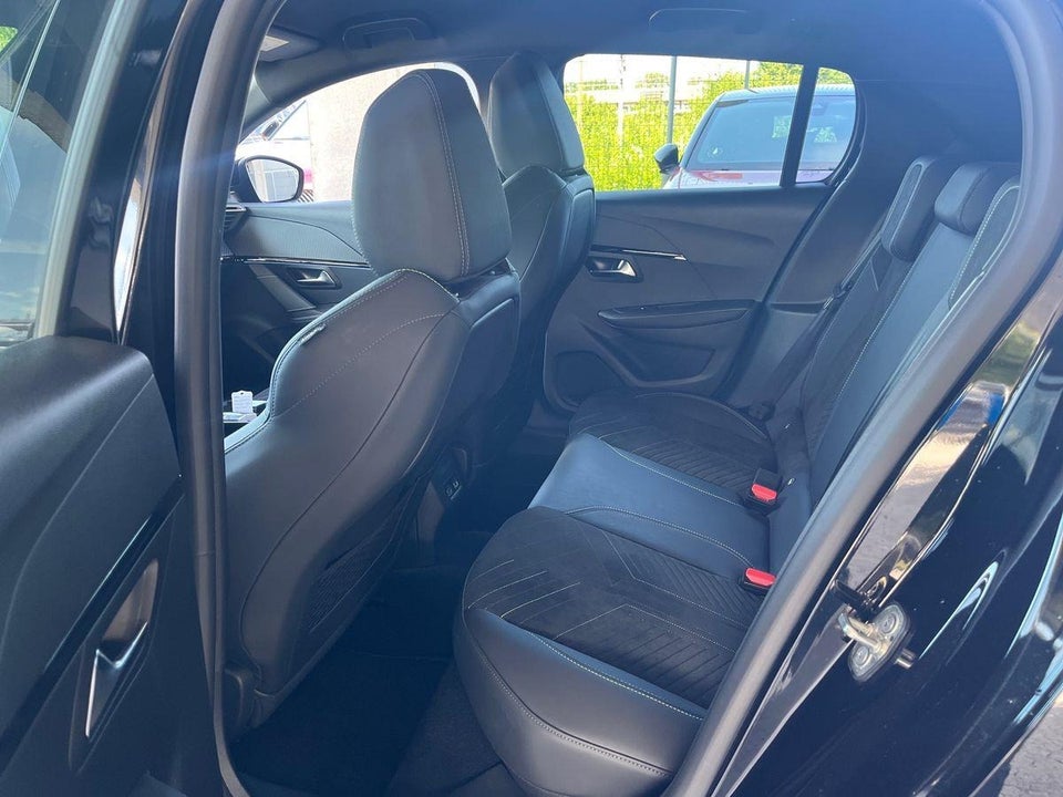 Peugeot e-208 54 GT 5d
