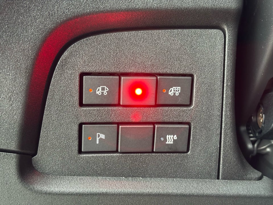 Iveco Daily 3,0 35S18 4100mm Box m/lift AG8