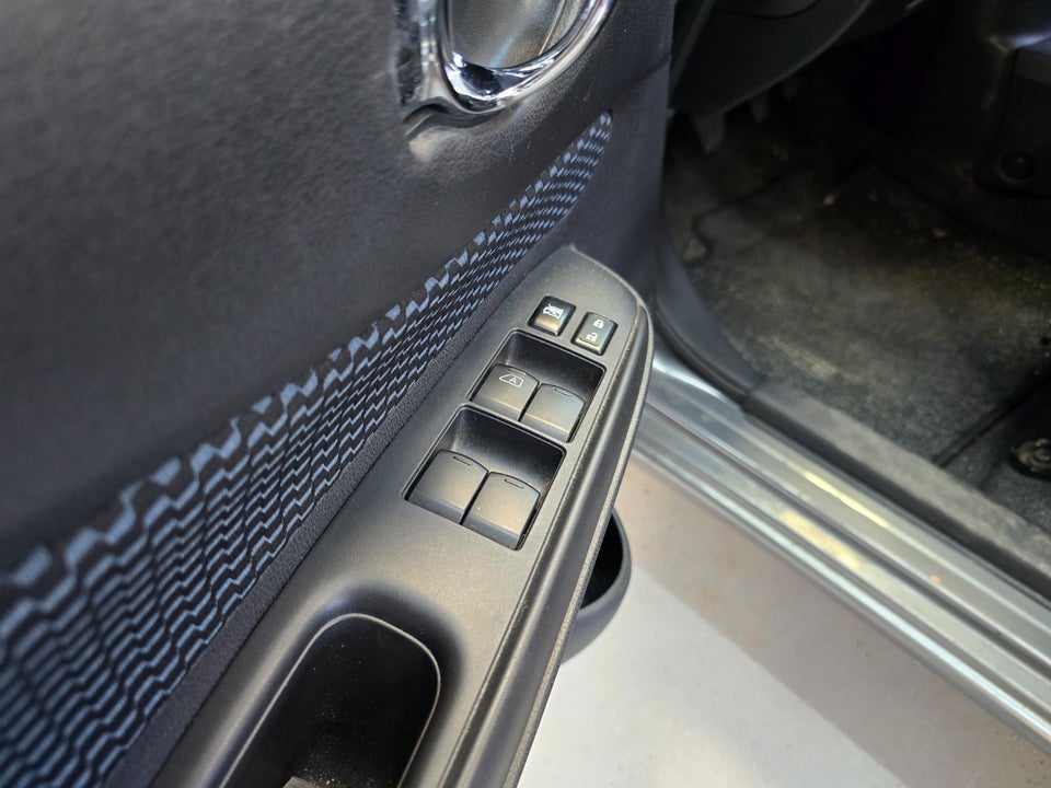 Nissan Note 1,2 Dig-S 98 Tekna 5d