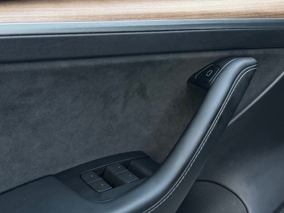 Tesla Model 3 Long Range AWD 4d