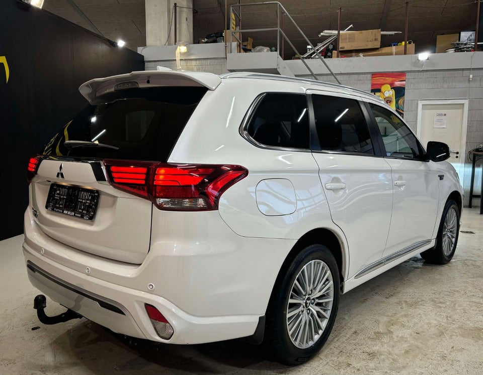 Mitsubishi Outlander 2,4 PHEV Instyle CVT 4WD 5d