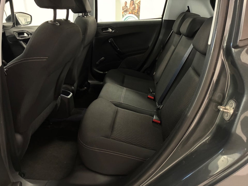 Peugeot 208 1,2 PureTech 82 Allure Sky 5d