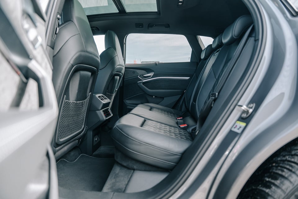 Audi e-tron 55 S-line quattro 5d