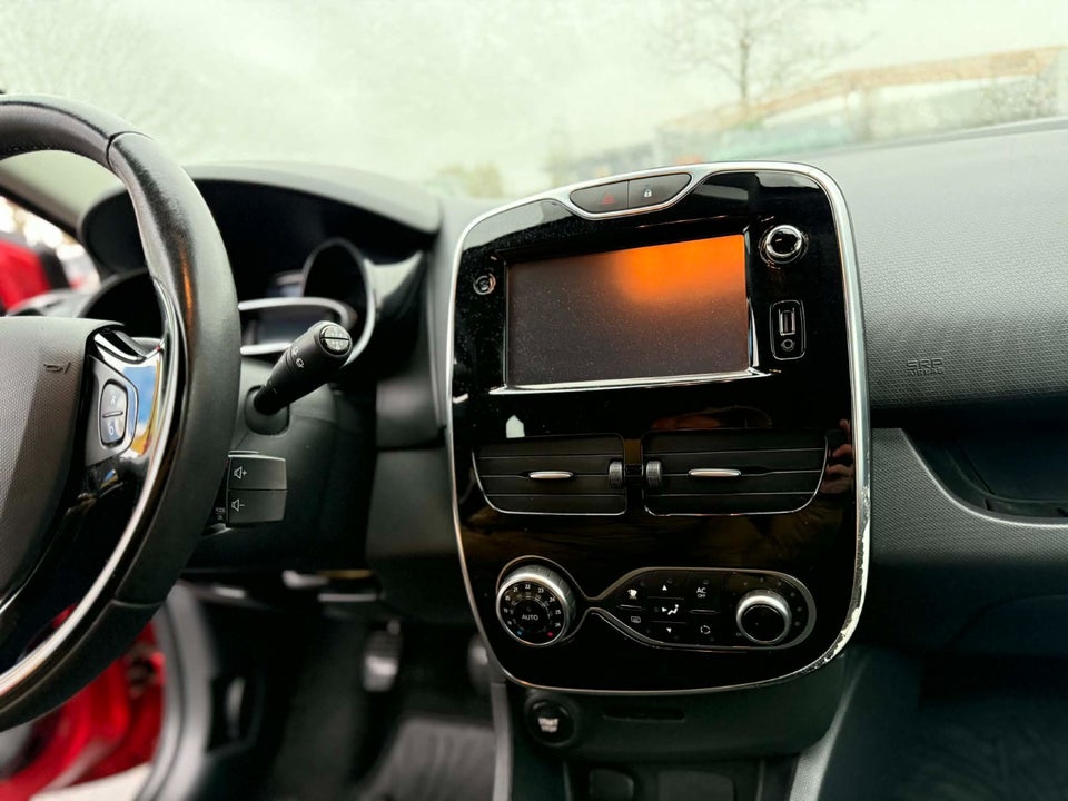 Renault Clio IV 0,9 TCe 90 Expression Sport Tourer 5d