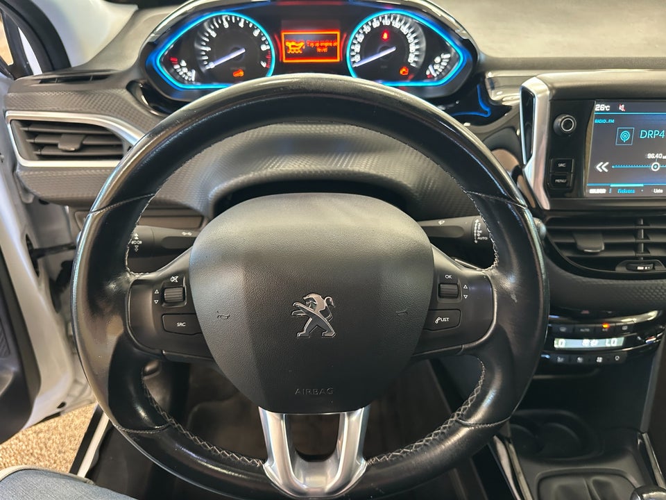 Peugeot 2008 1,2 e-THP 110 Allure Sky 5d