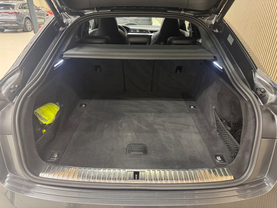 Audi e-tron 55 S-line Sportback quattro 5d