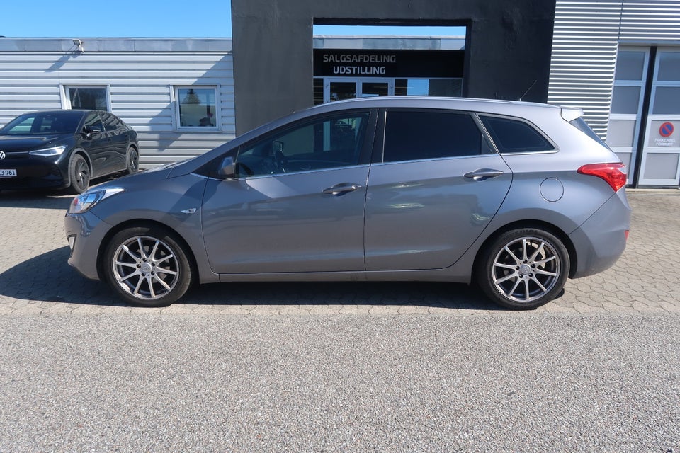 Hyundai i30 1,6 CRDi 110 Premium CW 5d