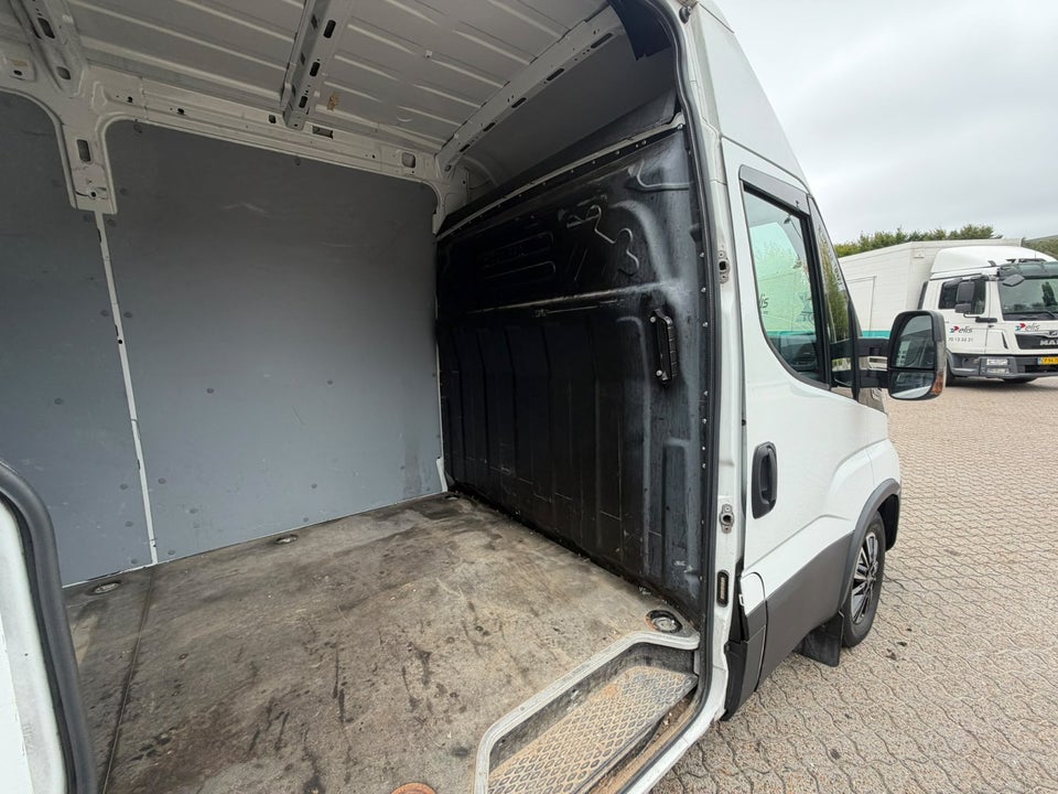 Iveco Daily 2,3 35S16 16m³ Van AG8