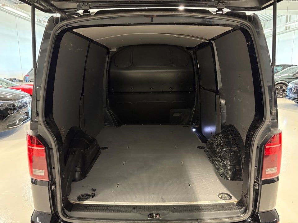 VW Transporter 2,0 TDi 150 Kassevogn DSG kort