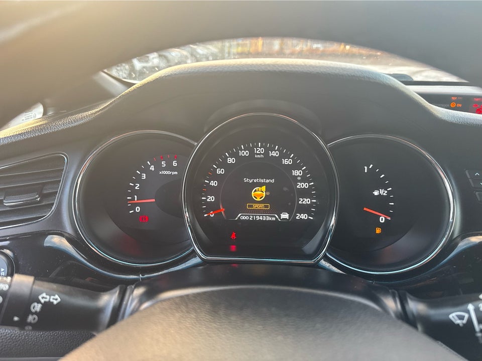 Kia ProCeed 1,6 CRDi 128 Premium 3d