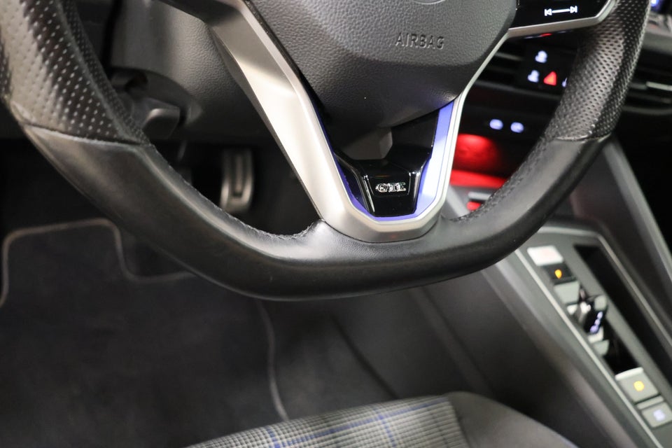 VW Golf VIII 1,4 GTE DSG 5d