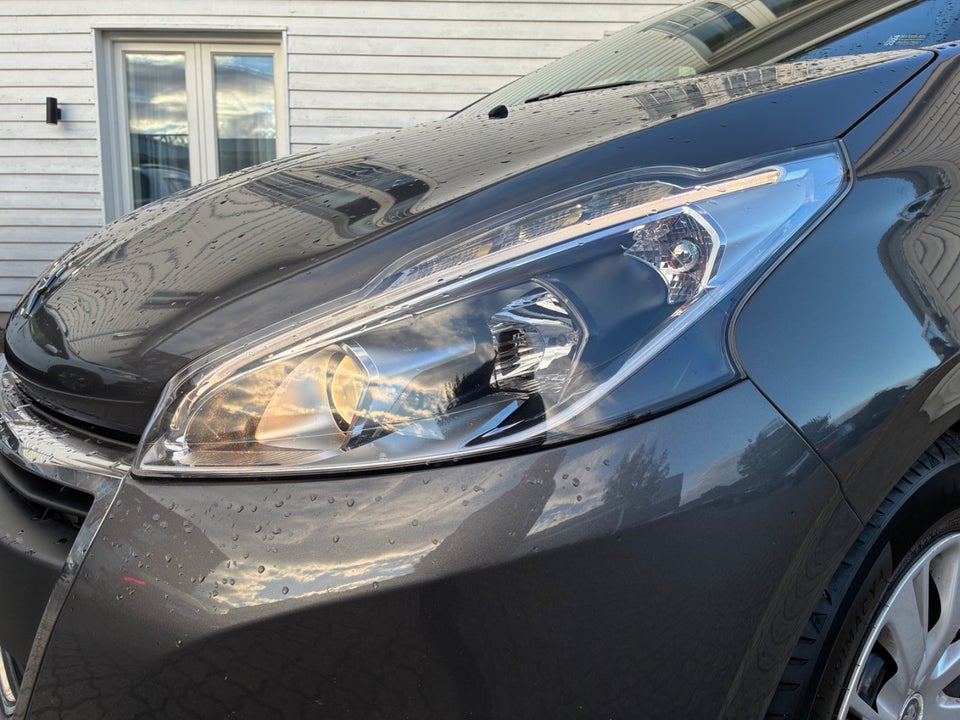 Peugeot 208 1,2 VTi 82 Strike 5d