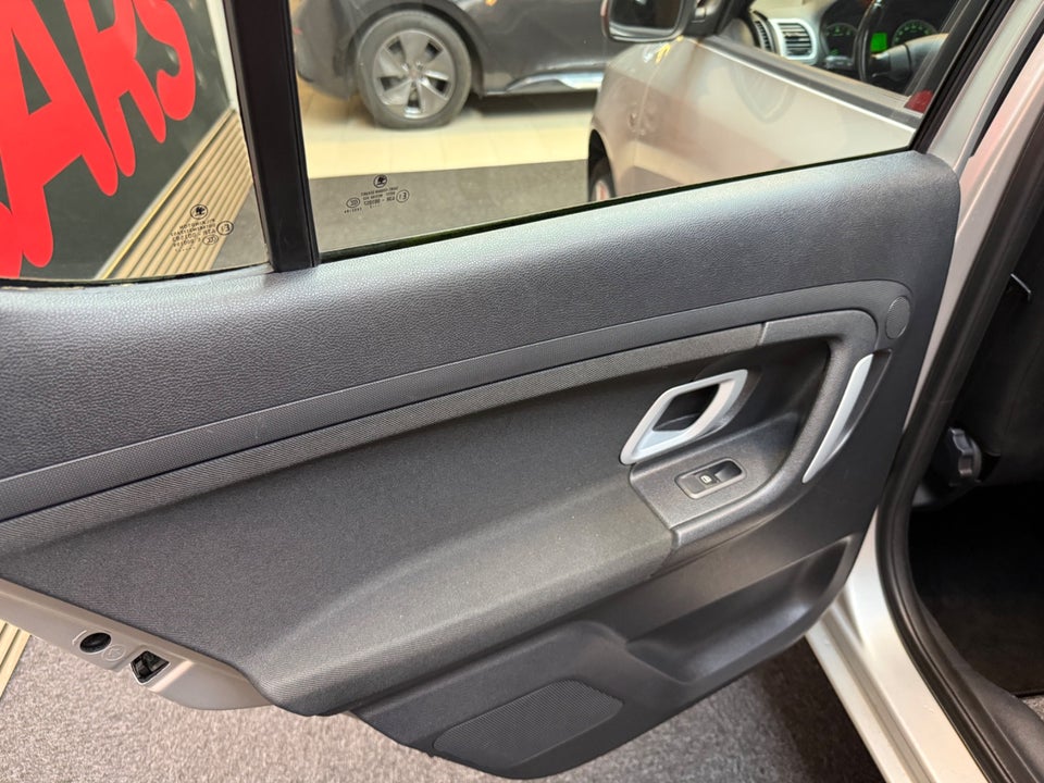 Skoda Fabia 1,6 16V Elegance 5d