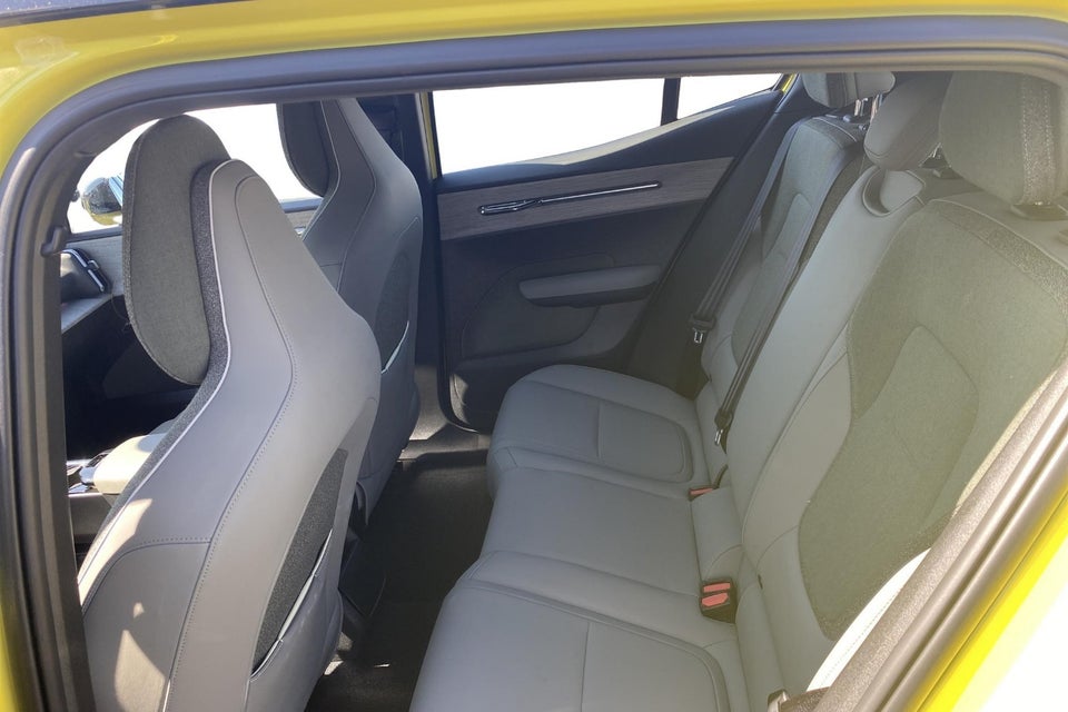 Volvo EX30 Extended Range Plus 5d