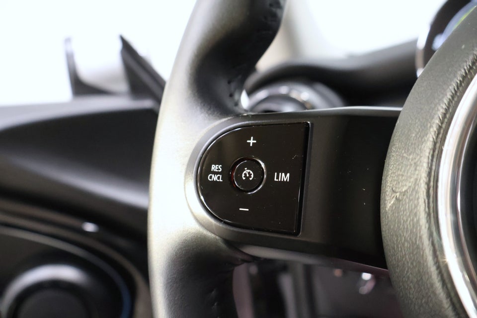 MINI Cooper SE Essential 3d