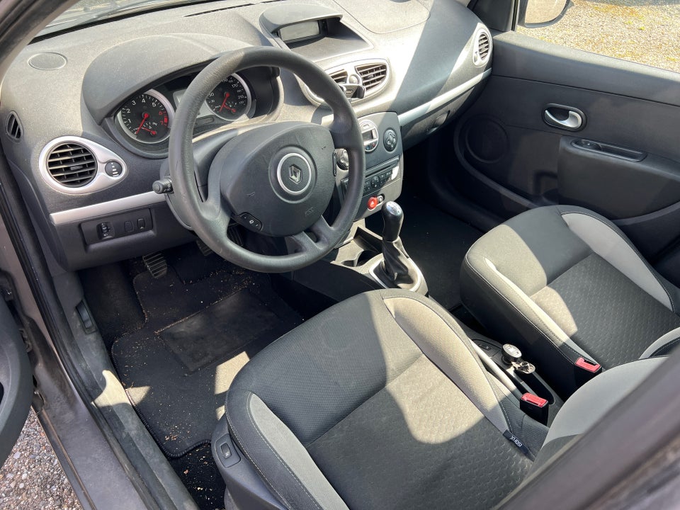 Renault Clio III 1,2 16V TCe Expression 5d