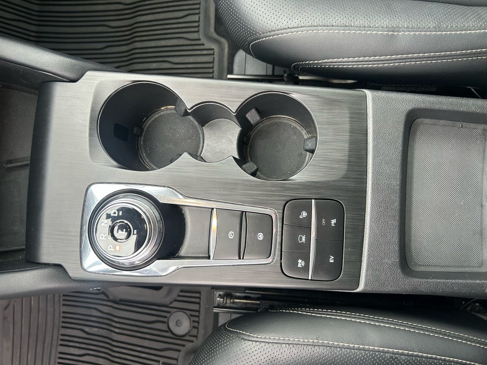 Ford Kuga 2,5 PHEV Vignale CVT 5d