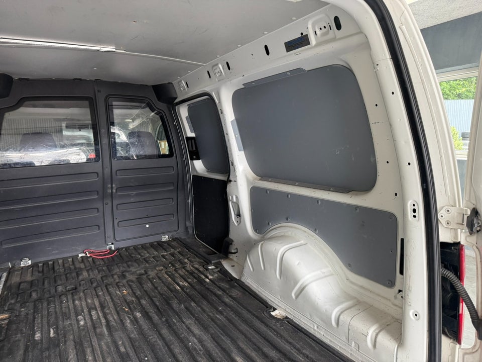 VW Caddy Maxi 1,6 TDi 102 BMT Van 4d