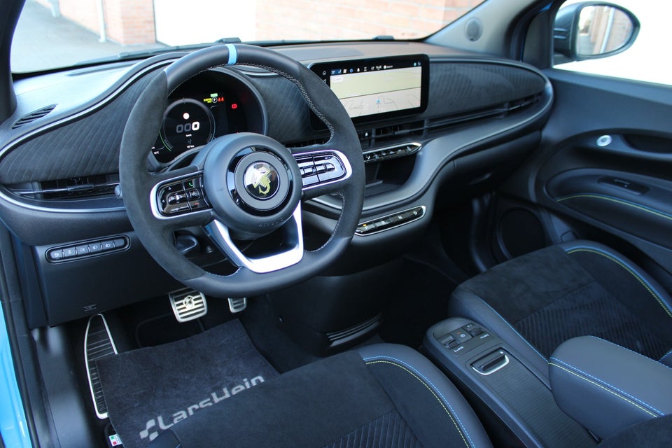 Abarth 500e Scorpionissima Cabrio 2d