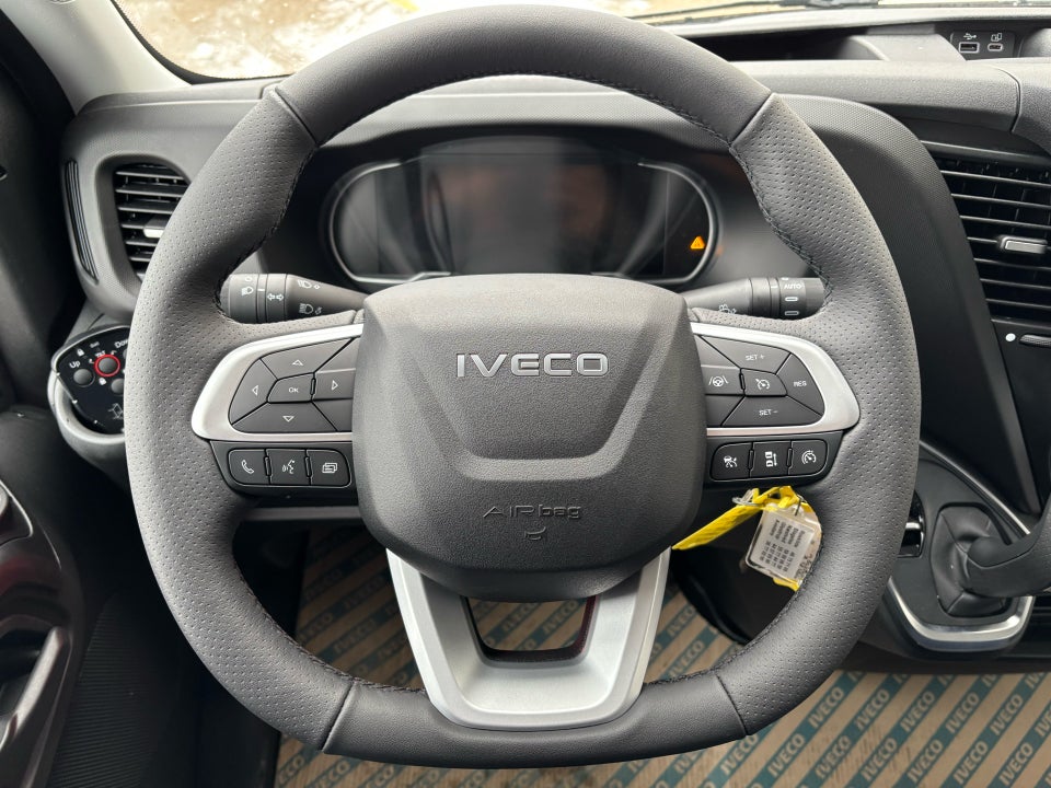 Iveco Daily 3,0 35S18 4100mm Box m/lift AG8