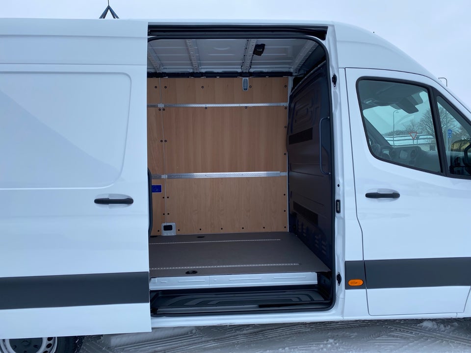 Mercedes Sprinter 317 2,0 CDi A2 Kassevogn aut. RWD