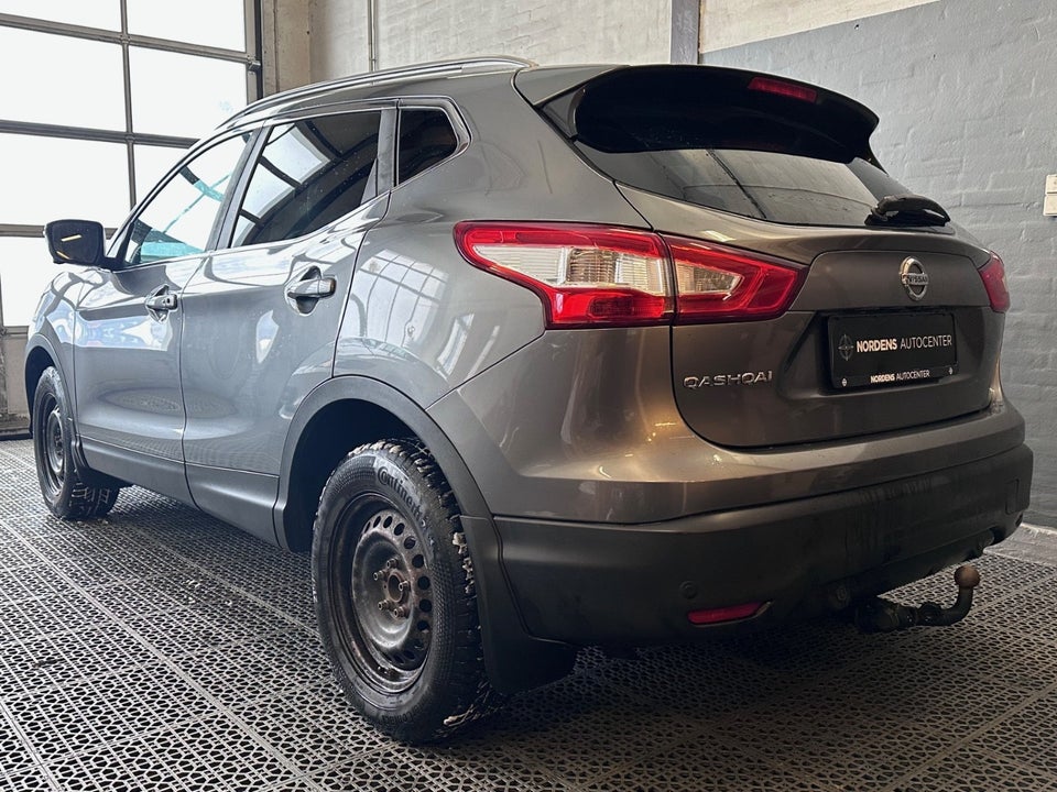 Nissan Qashqai 1,6 Dig-T 163 Tekna 5d