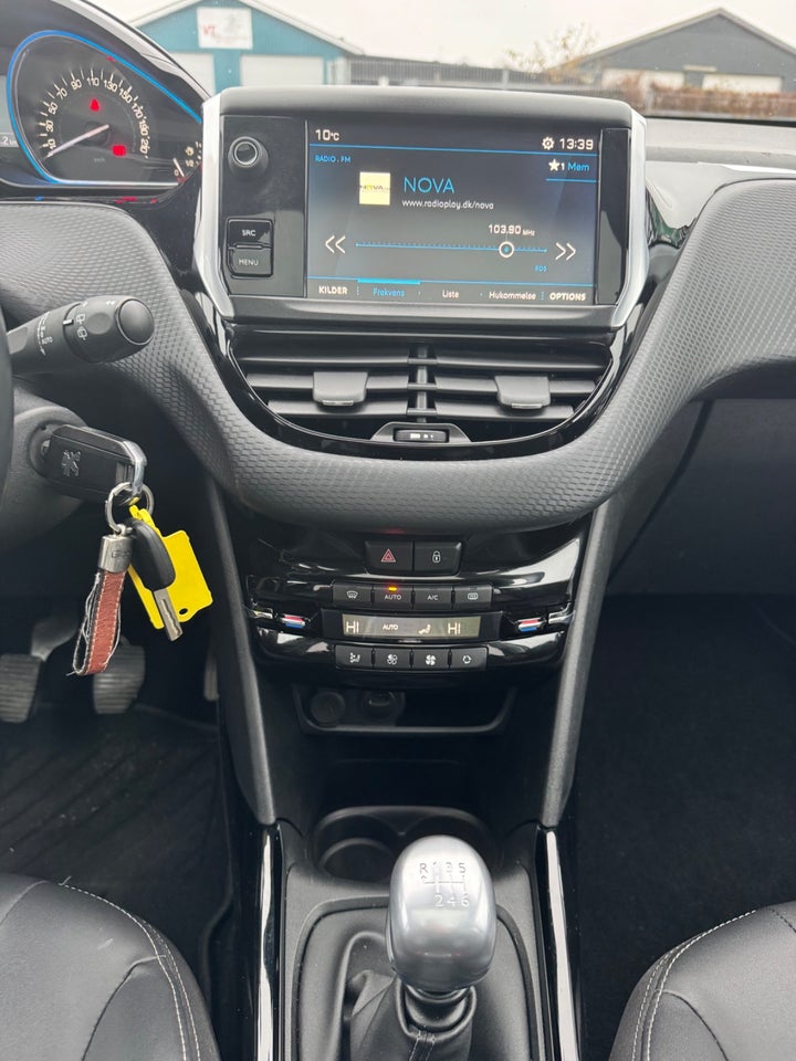 Peugeot 2008 1,5 BlueHDi 100 Allure Sky 5d