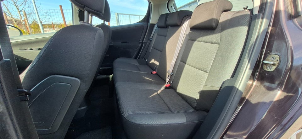 Peugeot 207 1,6 HDi 92 Active 5d