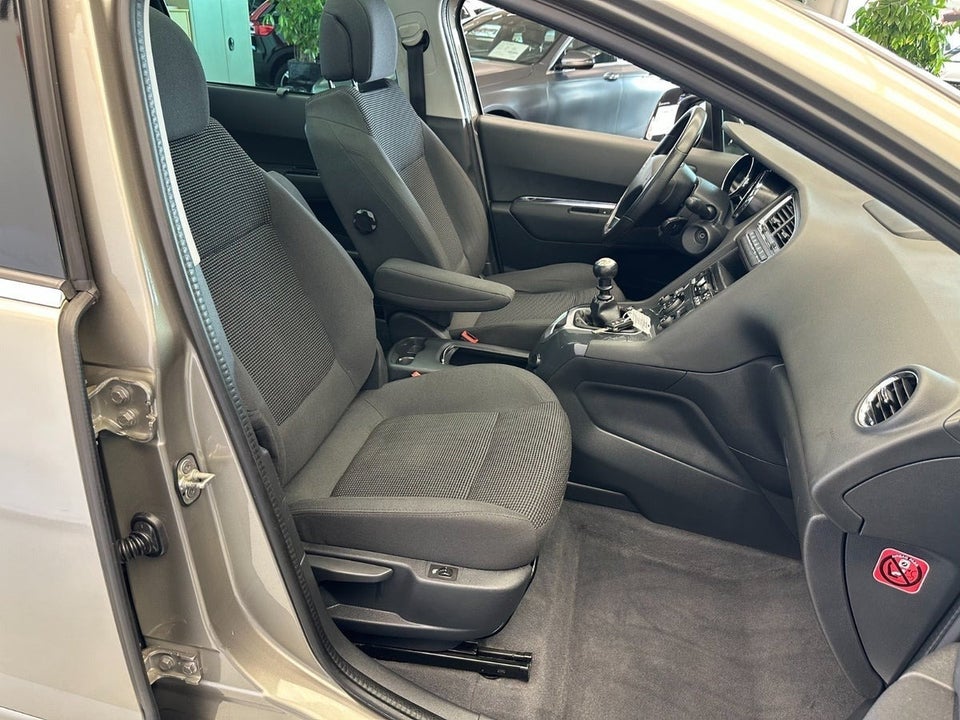 Peugeot 5008 1,6 BlueHDi 120 Allure 7prs 5d