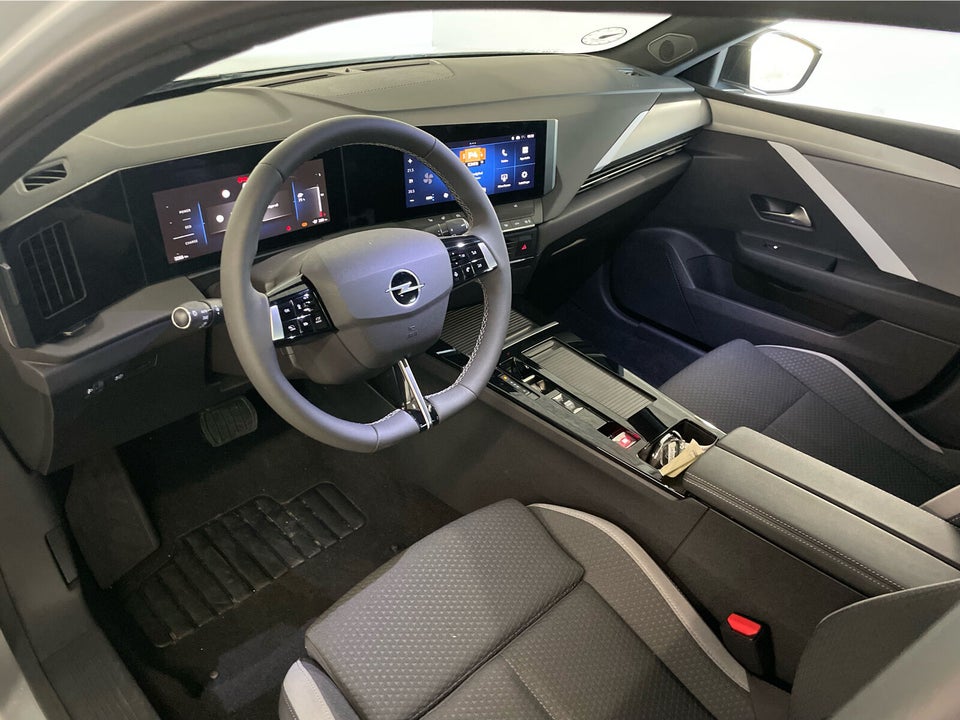 Opel Astra-e 54 Elegance Sports Tourer 5d