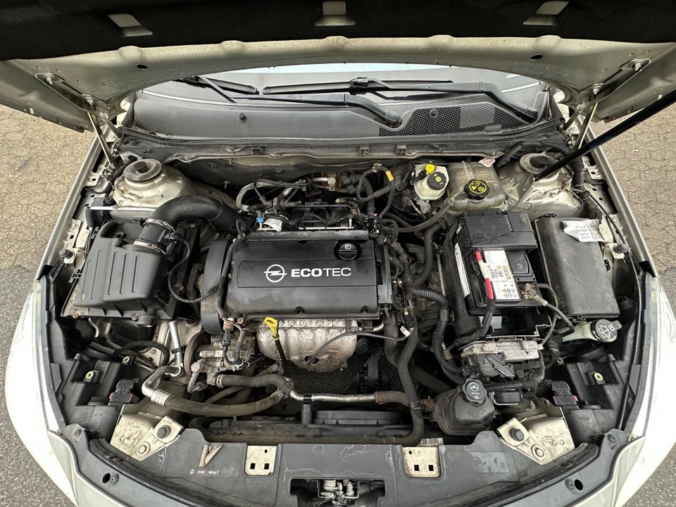 Opel Insignia 1,8 Edition Sports Tourer 5d