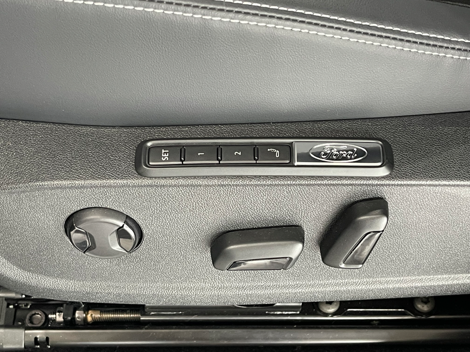 Ford Capri 82 Select Extended Range 5d