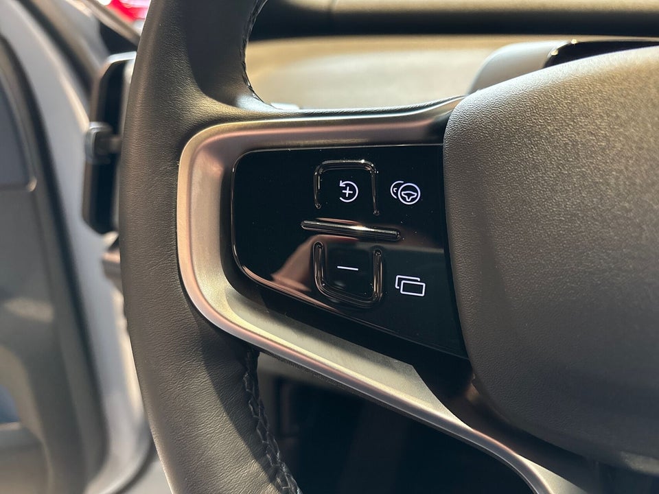 Volvo EX30 Standard Range Core 5d