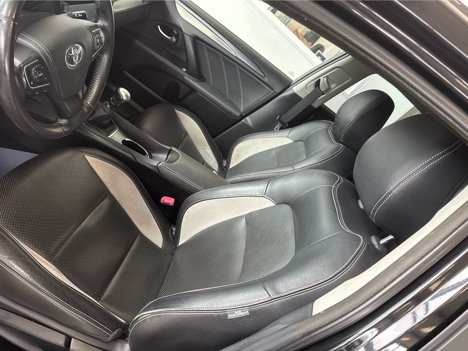 Toyota Avensis 1,8 VVT-i T3 Touring Sports 5d