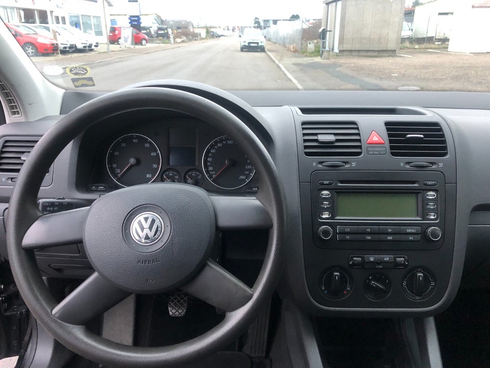 VW Golf V 1,6 Trendline 5d