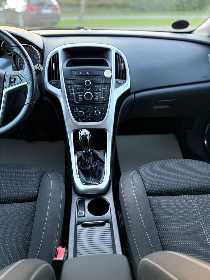 Opel Astra 1,4 T 140 Sport 5d