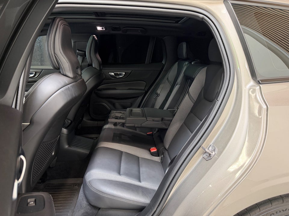 Volvo V60 2,0 T6 ReCharge R-Design aut. AWD 5d