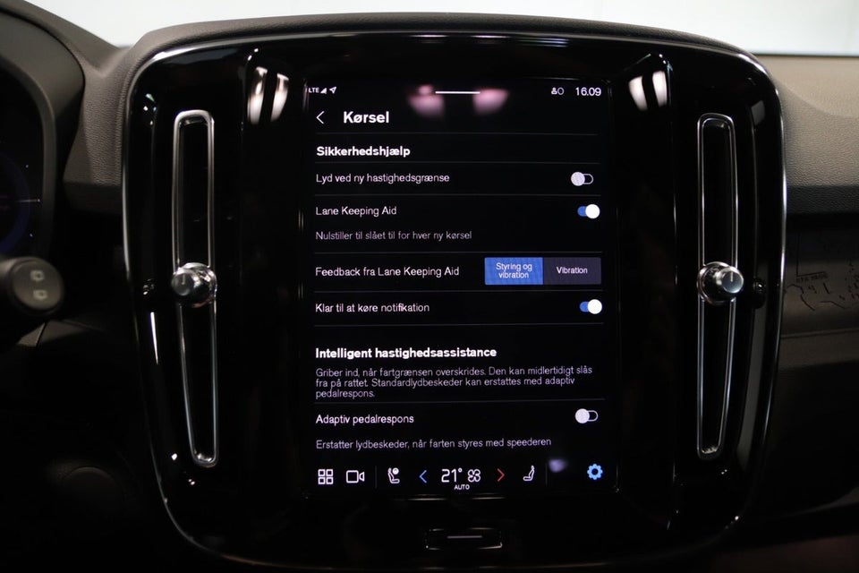 Volvo EX40 Standard Range Plus 5d