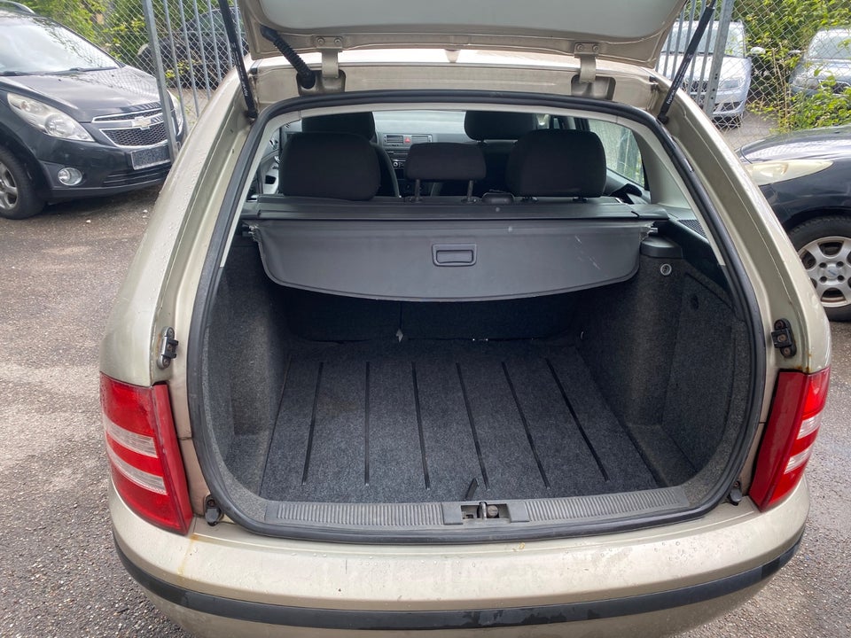 Skoda Fabia 1,4 16V 75 Ambiente Combi 5d