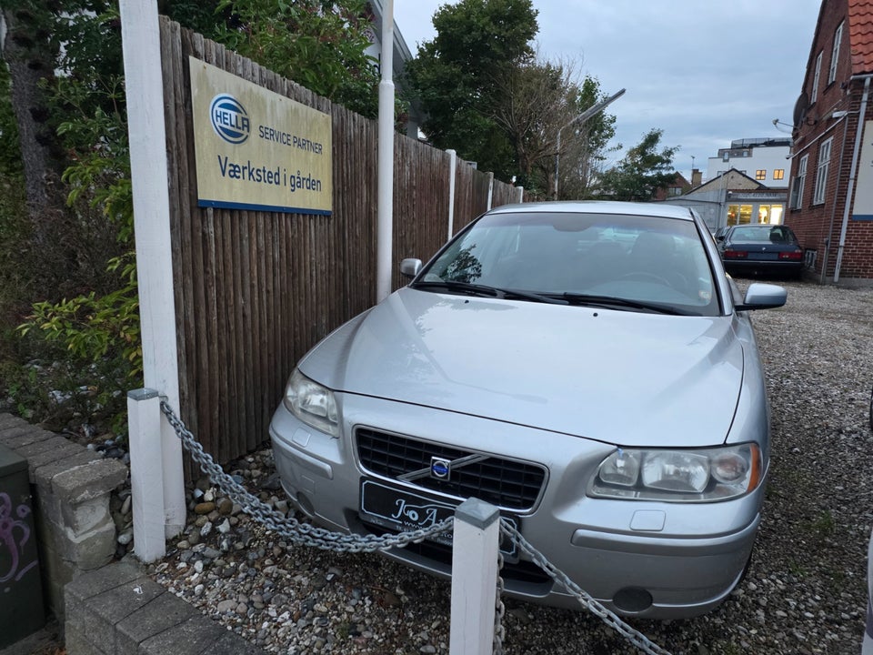 Volvo S60 2,4 140 Momentum 4d