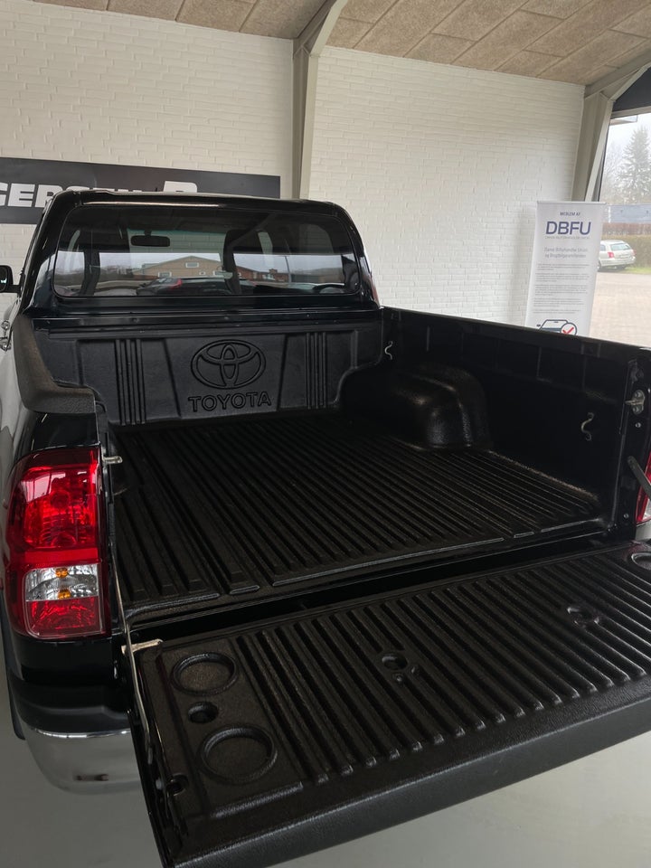 Toyota HiLux 2,4 D-4D 150 T3 Db.Kab aut. 4x4 4d