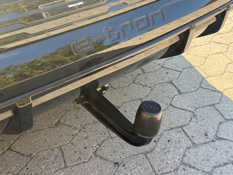 Audi Q8 e-tron 55 S-line Sportback quattro 5d