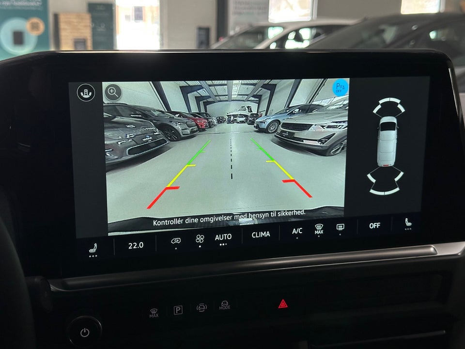 VW e-Caravelle 64 Style SWB