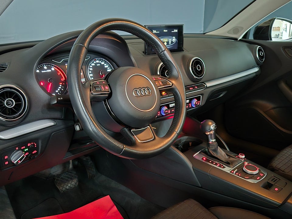 Audi A3 1,4 TFSi 140 Ambition S-tr. 4d